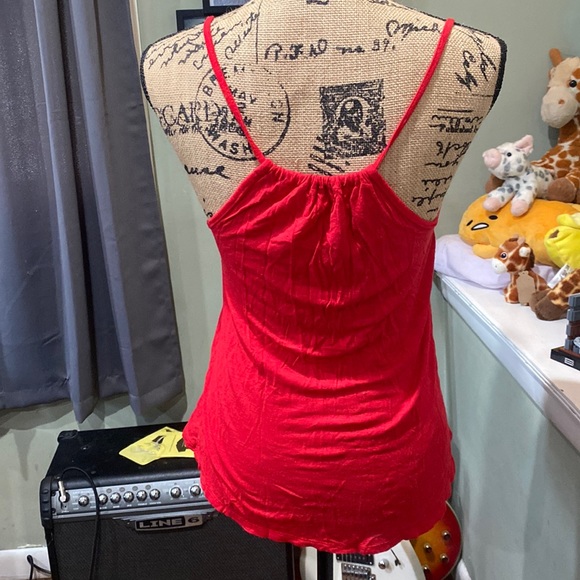 Red tank - Picture 2 of 5
